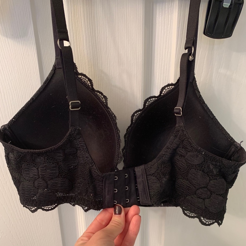 Bras - Picture 2 of 9